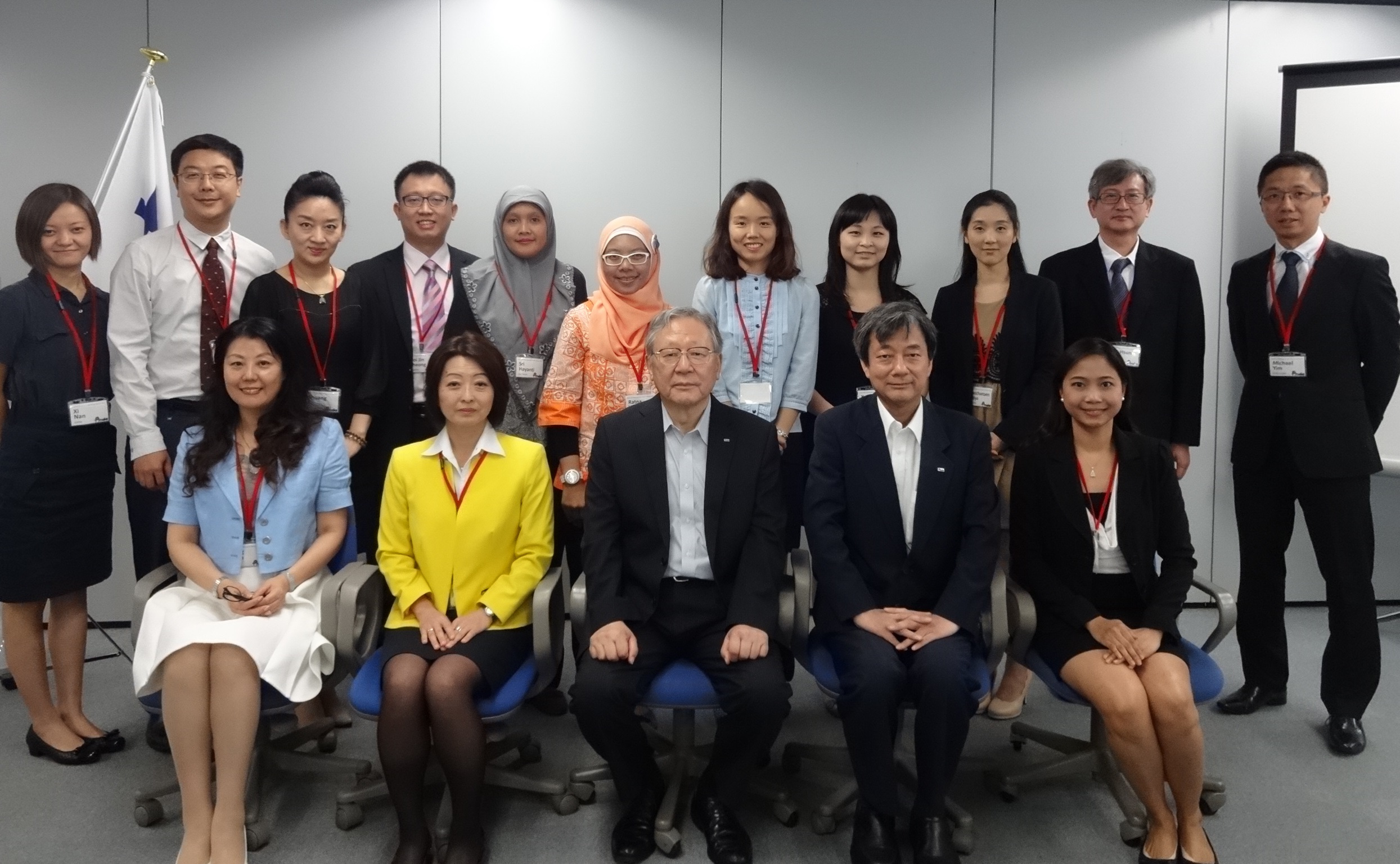 group photo of the seminar