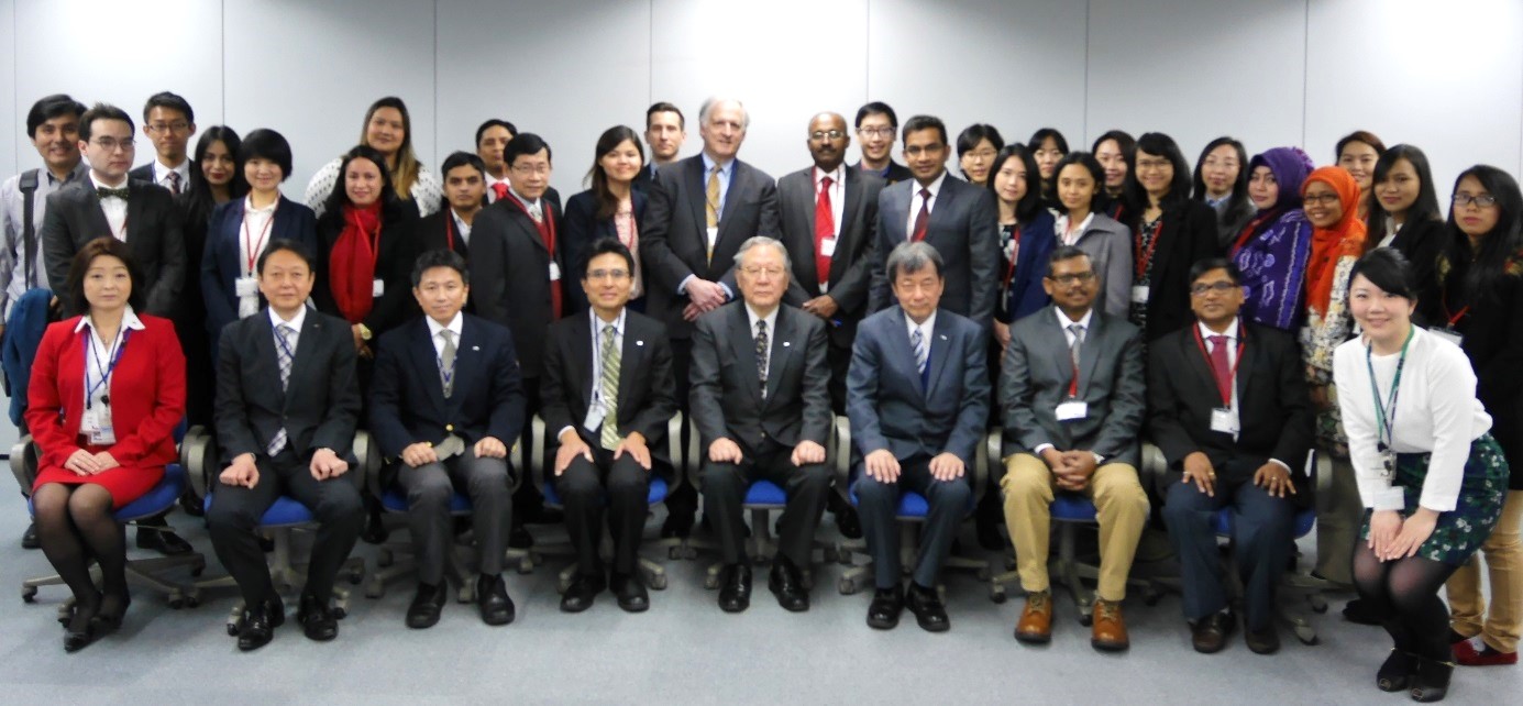 group photo of the seminar