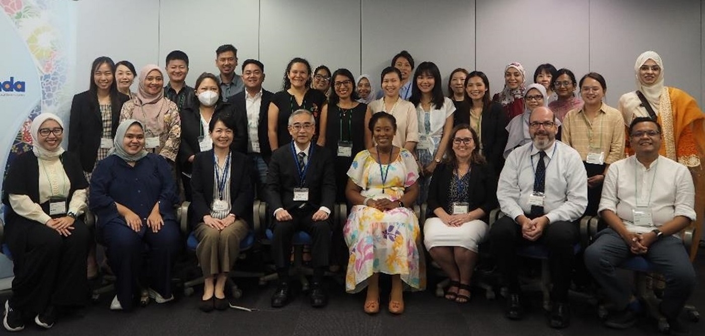 group photo of the seminar.